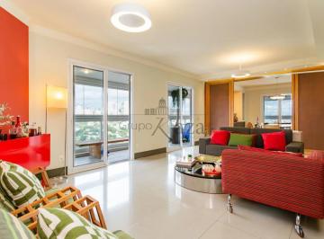 Apartamento de 4 quartos, São Paulo · Apartamento - Vila Madalena - 4 Suítes - 261m².