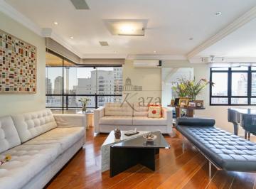 Apartamento · 220m² · 4 Quartos · 3 Vagas · Apartamento - Moema - 4 Suítes - 220m².