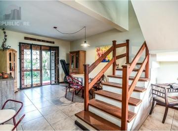 Casa · 166m² · 2 Quartos · 2 Vagas · Casa em condomínio fechado de 2 quartos, suíte, 2 vagas no bairro Guarujá