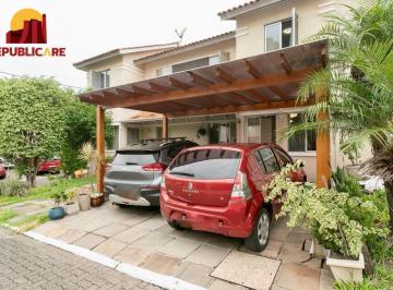 Casa · 300m² · 2 Quartos · 2 Vagas · Casa de 2 quartos com 2 vagas cobertas em condomínio fechado em Porto Alegre
