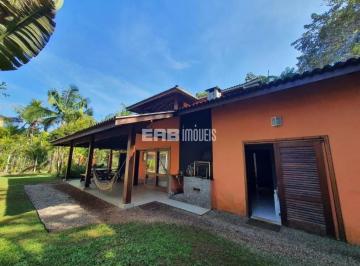 Casa · 500m² · 3 Quartos · Casa à venda com 3 dormitórios, a apenas 50m da praia