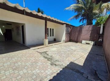 Casa de 3 quartos, Itanhaém · Casa com 3 quartos e churrasqueira em Itanhaém.