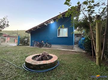 Foto 01 · Casa à Venda em Teresópolis-RJ: 2 Quartos, Vista Deslumbrante em Albuquerque - 60m² de Área!
