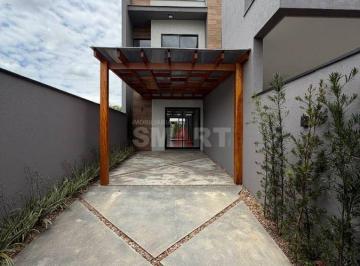 Casa · 104m² · 2 Quartos · 2 Vagas · Geminado novo com 2 suítes em local calmo