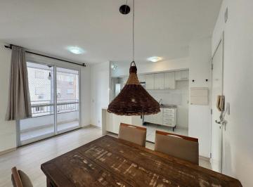 Apartamento · 55m² · 2 Quartos · 1 Vaga · Apartamento de 2 quartos, 1 suíte, elevador e 1 vaga no bairro Humaitá.