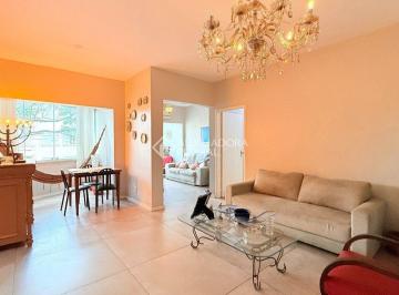 Apartamento · 118m² · 3 Quartos · Apartamento reformado de 3 quartos à venda no bairro Rio Branco em Porto Alegre