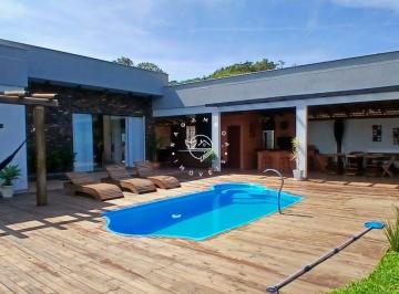 Casa · 250m² · 3 Quartos · 2 Vagas · Casa Exclusiva com Vista Panorâmica e Piscina em Santo Amaro da Imperatriz/SC