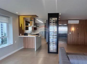 Apartamento · 145m² · 3 Quartos · 3 Vagas · RE/MAX aluga apartamento mobiliado com 145 m² de área útil, com 3 quartos (2 suítes),  escritório, 3