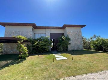 Casa de 5 quartos, Mata de São João · Casa a venda em Praia do Forte com 5 suites piscina e área gourmet com acesso a praia no Praia Bela