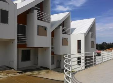 Casa de 3 quartos, Curitiba · Sobrado em Condomínio Fechado no Pilarzinho – 214 m² e 3 Quartos