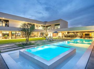 Casa · 702m² · 4 Quartos · RESIDÊNCIA QUE É UM MARCO DE ESTILO E SOFISTICAÇÃO, EXCLUSIVA AMPLACE