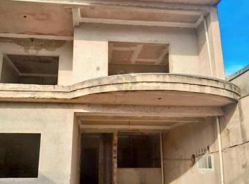 Casa · 200m² · 3 Quartos · 6 Vagas · Sobrado a venda em Serrana SP