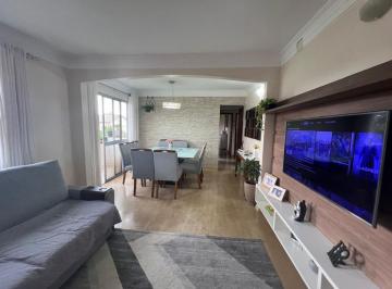 Apartamento de 3 quartos, Santa Maria · Apartamento com 3 quartos com 1 suíte, no Residencial Santos Dumont, Reformado.