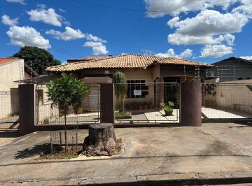 Casa · 851m² · 4 Quartos · 2 Vagas · VENDA | Casa, com 4 dormitórios em Jardim Santos Dumont, Paranavaí