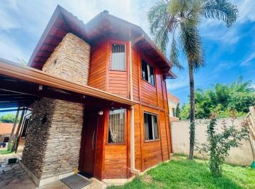 29f19e0e9db0690c275a144f3158002cbf687c7c · CASA DE MADEIRA ESCRITURADA COM EDÍCULA ARNIQUEIRAS LOTE 400M² 3 QUARTOS PISCINA