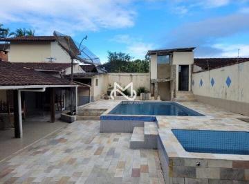 Casa · 6 Quartos · Casa para locação de temporada a 190m da praia no Centro de Bertioga
