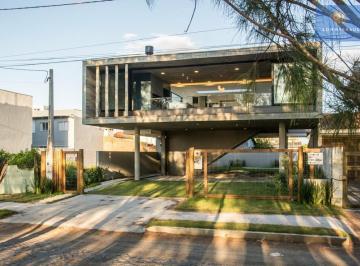 Casa · 300m² · 4 Quartos · 4 Vagas · Casa na Beira Mar de Xangri Lá