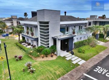 Casa · 293m² · 5 Quartos · 2 Vagas · Casa em Condomínio fechado de Xangri Lá