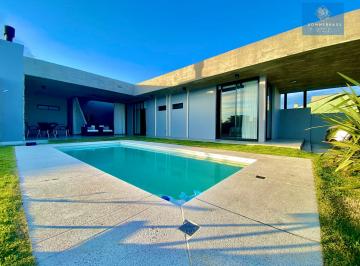 Casa · 720m² · 2 Quartos · 1 Vaga · Casa no Arpoador em Xangri Lá