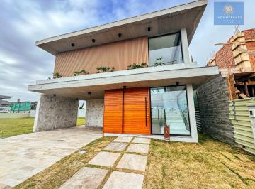 Casa · 242m² · 4 Quartos · 2 Vagas · Casa em Condomínio fechado de Xangri Lá