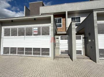 Casa · 3 Quartos · 2 Vagas · Geminado com 1 suíte + 2 quartos e 2 vagas de garagem coberta em região nobre