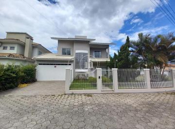 Casa · 190m² · 3 Quartos · 2 Vagas · Casa 3 Quartos com 1 Suíte e 190m² - Centro