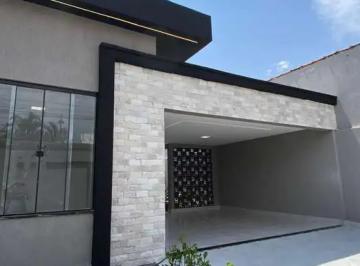 Casa · 214m² · 4 Quartos · 4 Vagas · Imóvel de Alto Padrão com Piscina, Iluminação e Paisagismo Exclusivo, com 385 mt terreno.