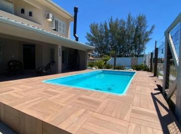 Casa · 168m² · 5 Quartos · 2 Vagas · Sobrado com Piscina Próximo do Mar em Tramandaí