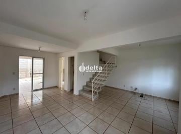 Casa · 215m² · 3 Quartos · 2 Vagas · Casa em condomínio com 3 quartos sendo 1 suíte disponível locação no bairro Morada da Colina em Uber