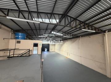 Comercial · 700m² · 4 Vagas · Galpão disponível para locação no bairro Custódio Pereira em Uberlândia-MG