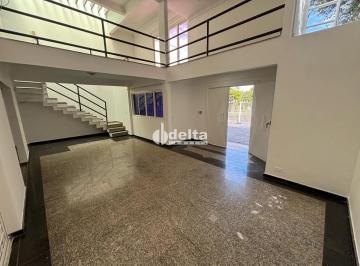 Casa · 220m² · 3 Quartos · 2 Vagas · Casa residencial com 3 quartos sendo 1 suíte disponível para locação no bairro Morada da Colina em U