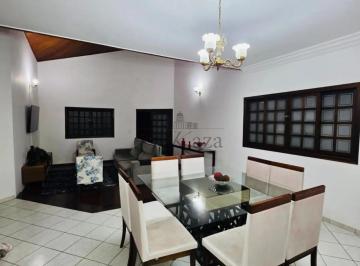 Casa · 360m² · 4 Quartos · 4 Vagas · Oportunidade - Casa em Condomínio - Jardim das Colinas - Residencial Jardim das Colinas - 4 Dormitór