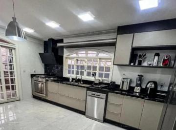 Casa · 240m² · 4 Quartos · 3 Vagas · Sobrado à venda de 250m² | 04 dormitórios, sendo suítes e 03 vagas de garagem | Jardim das Indústria