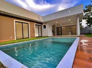 Casa · 240m² · 4 Quartos · 4 Vagas · Casa 4 Suítes, 240 m² c/ Lazer à Venda no Condomínio Caribe