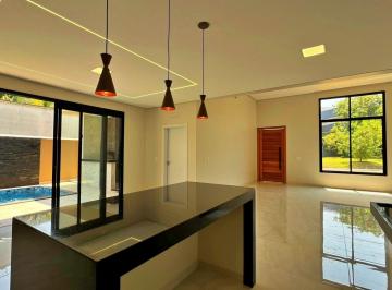 Casa · 210m² · 3 Quartos · 4 Vagas · Casa 3 Suítes, 210 m² c/ Lazer à Venda no Condomínio Mirante do Lago