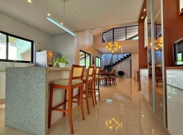 Casa · 234m² · 3 Quartos · 3 Vagas · Casa 3 Suítes, 234 m² c/ Lazer à Venda na 404 Sul