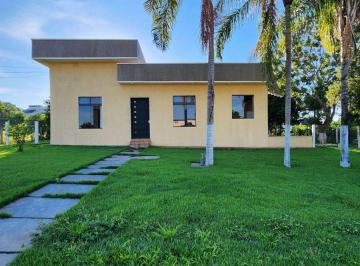 Casa de 3 quartos, Goianira · Linda casa no Condomínio Recanto das Aguas em Goianira