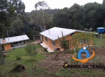Foto 01 · Chácara à venda em Agudos do Sul-PR:  Casa com 2 quartos, sala, banheiro e 90m² de área na zona rura