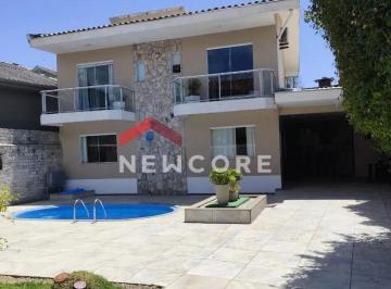 Casa · 240m² · 4 Quartos · 4 Vagas · Casa em  Rua do Chalé - Campeche - Florianópolis/SC