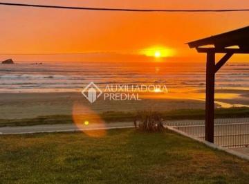 Casa · 111m² · 2 Quartos · Casa frente mar, pé na areia na Praia da Ribanceira - Imbituba