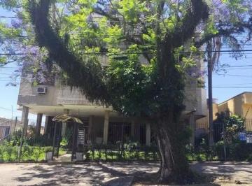 Apartamento · 180m² · 2 Quartos · 2 Vagas · Cobertura Semi Mobiliada para Locação com 2 Vagas de Garagem no Bairro Teresópol