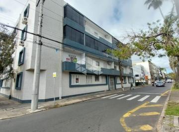 Apartamento · 73m² · 3 Quartos · Apartamento térreo de frente com três dormitórios, dois banheiros
