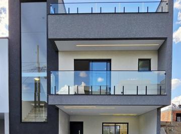 Casa · 204m² · 3 Quartos · 2 Vagas · R$ 939.000,00
