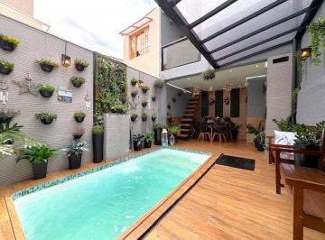 imoveis-na-vila-mariana-casa-reformada · Casa nova na Vila Mariana com piscina e churrasqueira