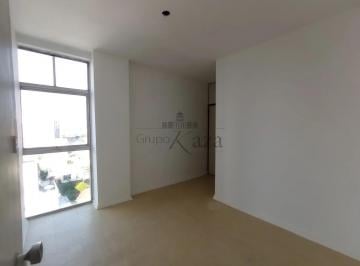 Comercial · 28m² · Oportunidade - Sala Comercial - Centro - Edifício Vip Center - 28,84m²