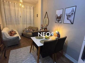 6c4794617caa478760fb570c9aa18b313c183787 · Apartamento no Gonzaguinha – São Vicente | 55m² | 2 Dormitórios | Meia Quadra da Praia | Portaria 24