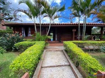 Foto 01 · Casa em Condomínio de Luxo em Vargem Grande, Teresópolis-RJ: 2 Suítes, 4 Vagas, Área de Lazer Comple