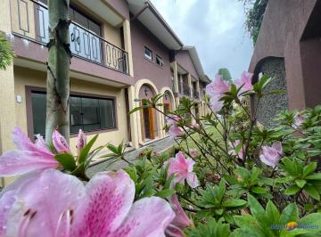 Foto 01 · Casa duplex de 3 quartos com suíte e vaga de garagem em condomínio no Alto, Teresópolis-RJ - Descubr