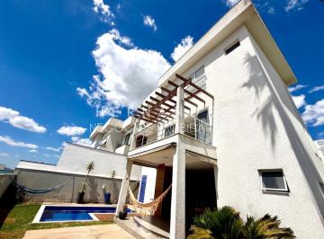 Foto 02 · Casa em Condomínio de Alto Padrão com 3 suítes e 4 vagas, em Santana de Parnaíba
