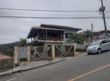 Casa · 204m² · 3 Quartos · 2 Vagas · Casa com 3 Quartos Sendo 1 Suite no Bairro Estrada Nova